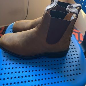 Blundstone Boot Size 9 (Lightly Used)